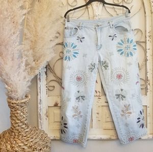 Embroidered capri jeans